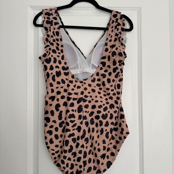 Women’s brown leopard print ruffle one piece swimsuit size Large 10 12 - Picture 2 of 4